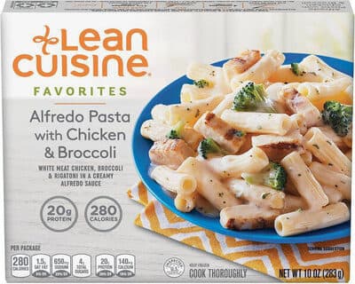 Alfredo Pasta with Chicken & Broccoli in a Creamy Alfredo Sauce