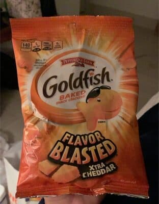 Xtra Cheddar Baked Snack Crackers