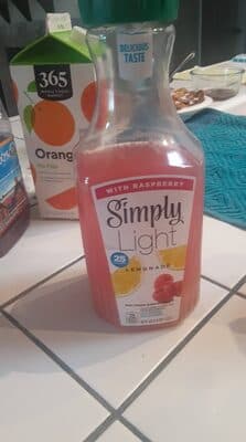 Light Lemonade With Raspberry