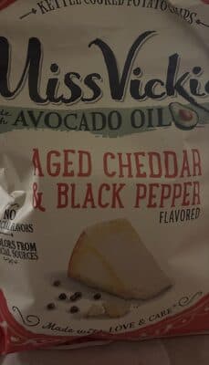 Aged Cheddar & Black Pepper Chips