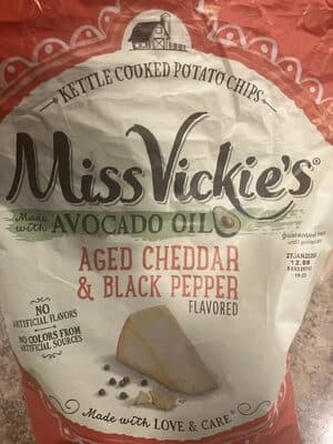 Kettle Cooked Potato Chips Aged Cheddar & Black Pepper Flavored
