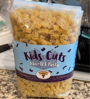 kids cuts pasta