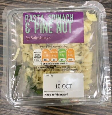 Pasta, spinach & pine nut
