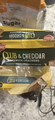 Club & Cheddar Sandwich Crackers