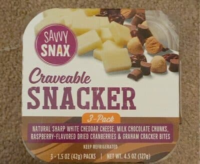 Natural Sharp White Cheddar Cheese, Milk Chocolate Chunks, Raspberry-Flavored Dried Cranberries & Graham Cracker Bites