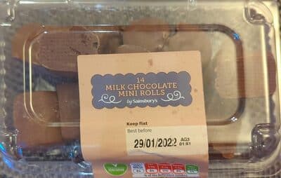 Milk chocolate mini rolls