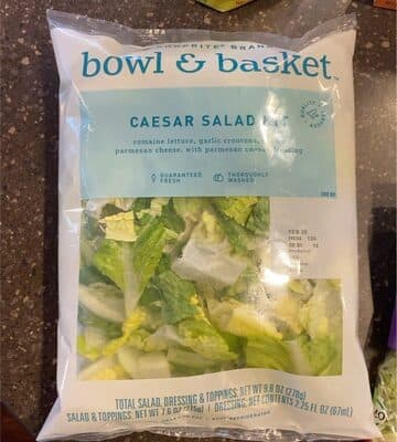 Romaine Lettuce, Garlic Croutons, Shredded Parmesan Cheese, With Caesar Dressing Salad Kit