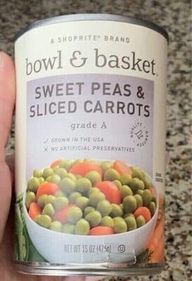 Sweet peas and sliced carrots