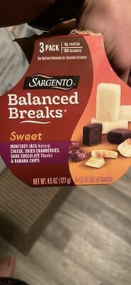 Monterey Jack Natural Cheese, Dried Cranberries, Dark Chocolate Chunks & Banana Chips Snacks