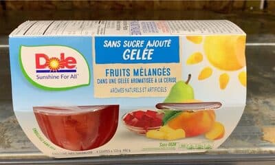 Fruit mlangs dans une gele aromatise la cerise