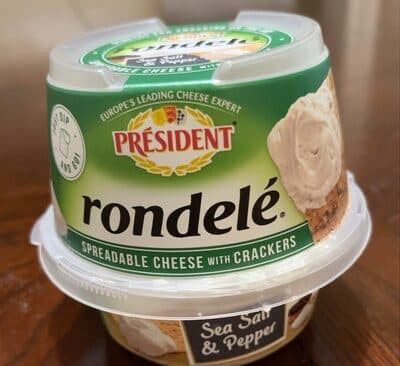 Sea Salt & Pepper Spreadable Cheese With Crackers