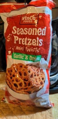Seasoned pretzels mini twists garlic and onion
