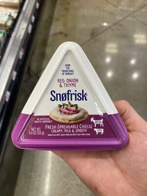 Red Onion and Thyme Fresh Spreadable Cheese