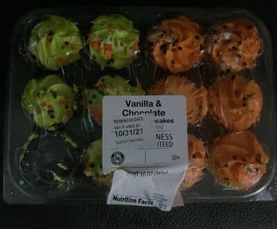 Vanilla & Chocolate Flavored Assorted Cupcakes