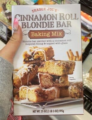 Cinnamon roll blondie bar