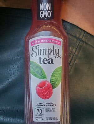 Simply tea with raspberry