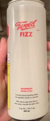 Eau gazifie infusee au canabis