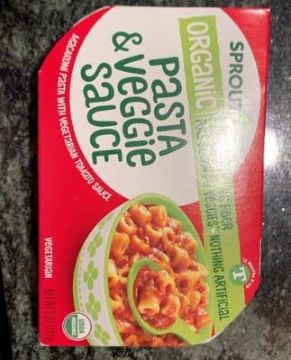 Macaroni Pasta With Vegetarian Tomato Sauce