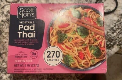 Vegetable Rice Noodles With Broccoli, Red Bell Peppers, Julienned Carrots & Scallions, Pad Thai