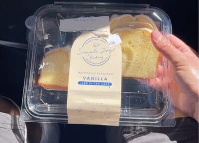 Vanilla Iced Sliced Cake