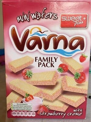 Mini wafers with strawberry creme
