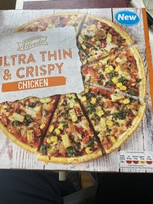 ultra thin and crispy chicken pizza