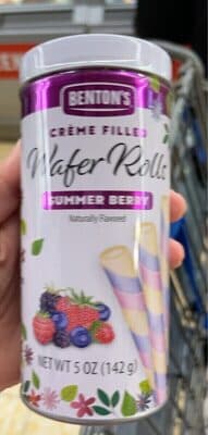 Wafer rolls summer berry