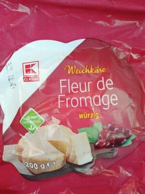 Weichkse "Fleur de Fromage", wrzig, mit Rotkultur