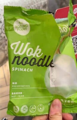 Wok spinach noodle