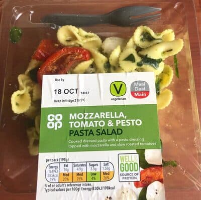 Salade ptes mozarella tomate pesto