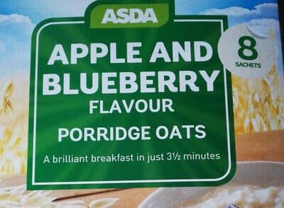 Apple and blueberry porridge oats