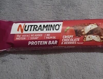 Protein bar crispy chocolate and berries