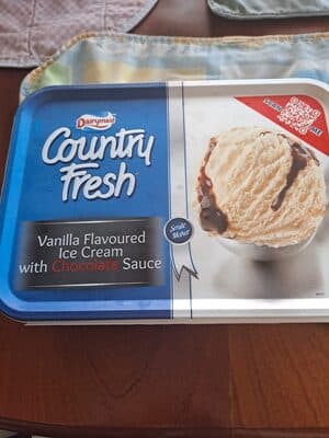 Country Fresh Vanilla Flavoured Ice Cream with Chocolate Sauce