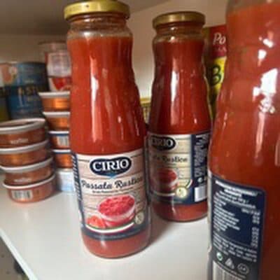 Tomaten-Sauce passiert