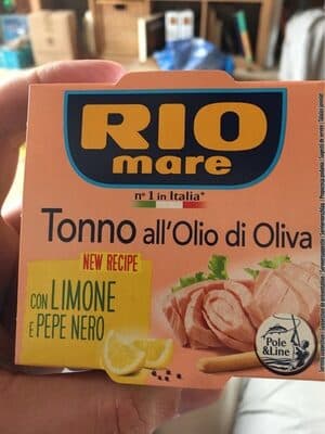 Tonno all'olio di oliva limone e pepe nero