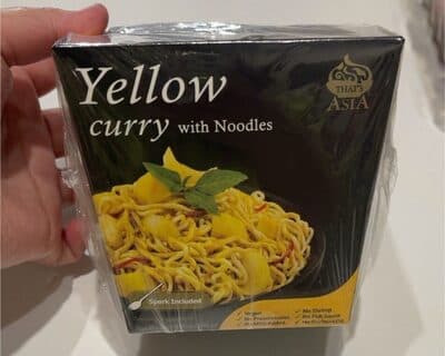 Yellow curry with noodles