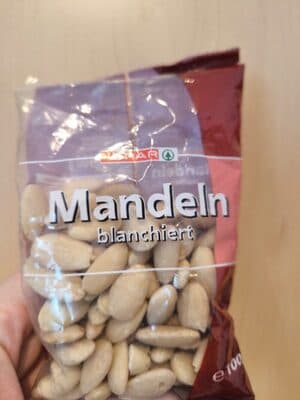 Mandeln blanchiert