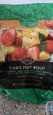 Classic Strawberries, Mangos, Super Sweet Pineapple, Freestone Peaches and Red Grapes Fruit Medley