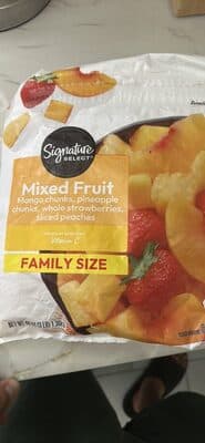 Mixed Fruit Medley Mango Chunks, Pineapple Chunks, Sliced Peaches, Whole Strawberries