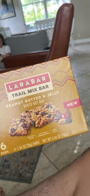 Trail Mix Bar Peanut Butter & Jelly