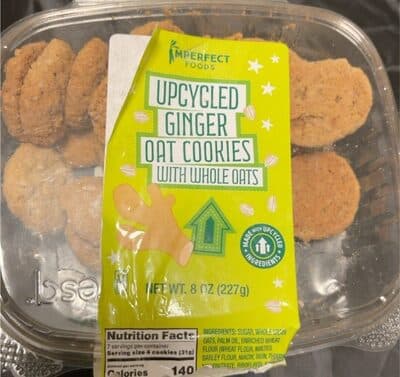 Upcycled ginger oat cookies with whole oats