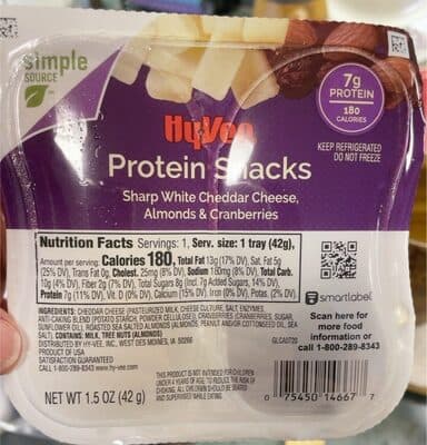 Sharp White Cheddar Cheese, Almonds & Cranberries Protein Snacks