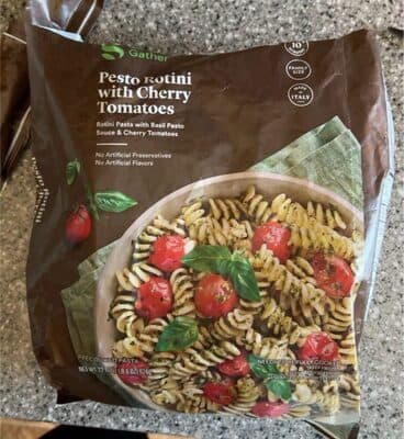 Pesto Rotini With Cherry Tomatoes