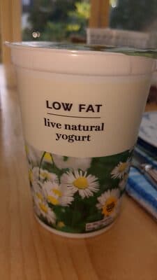 Low fat live natural yogurt