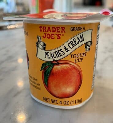 Yogurt cup mango & cream