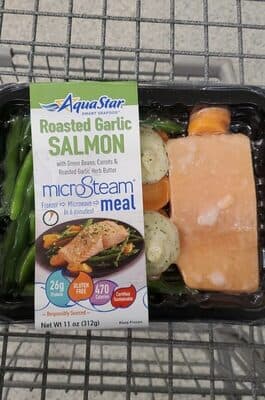 Roasted Garlic Salmon Meal With Green Beans, Yellow Carrots & Roasted Garlic Herb Butter