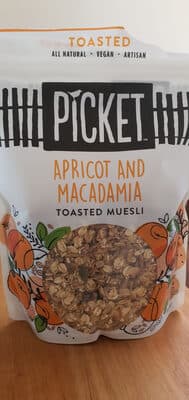 apricot and macadamia toasted muesli