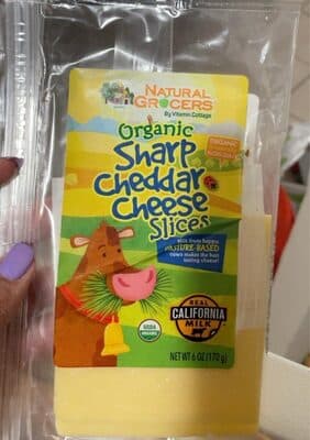Organic sharp cheddar cheese slices