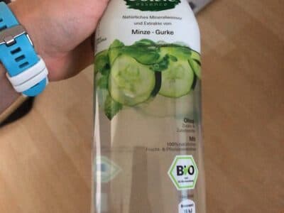 Eau minérale naturelle et extraits de Menthe - Concombrr