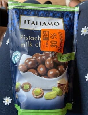 Pistachios with milk chocolate